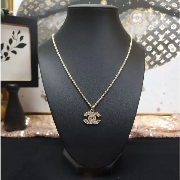 Repurposed Charm On 21" Unbranded Chain - Picture 2 of 6